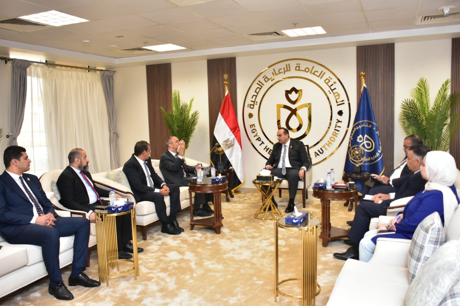 رئيس هيئة الرعاية الصحية يبحث مع شركة باكسيرا هيلث الأمريكية التعاون لتطوير حلول التصوير الطبي والذكاء الاصطناعي في الرعاية الصحية)