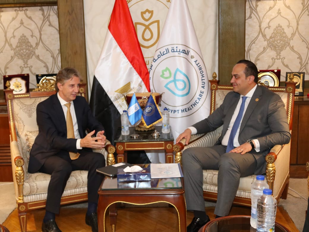 The Chairman of the Health Care Authority discusses joint cooperation files with the representative of the United Nations Development Programme (UNDP).)