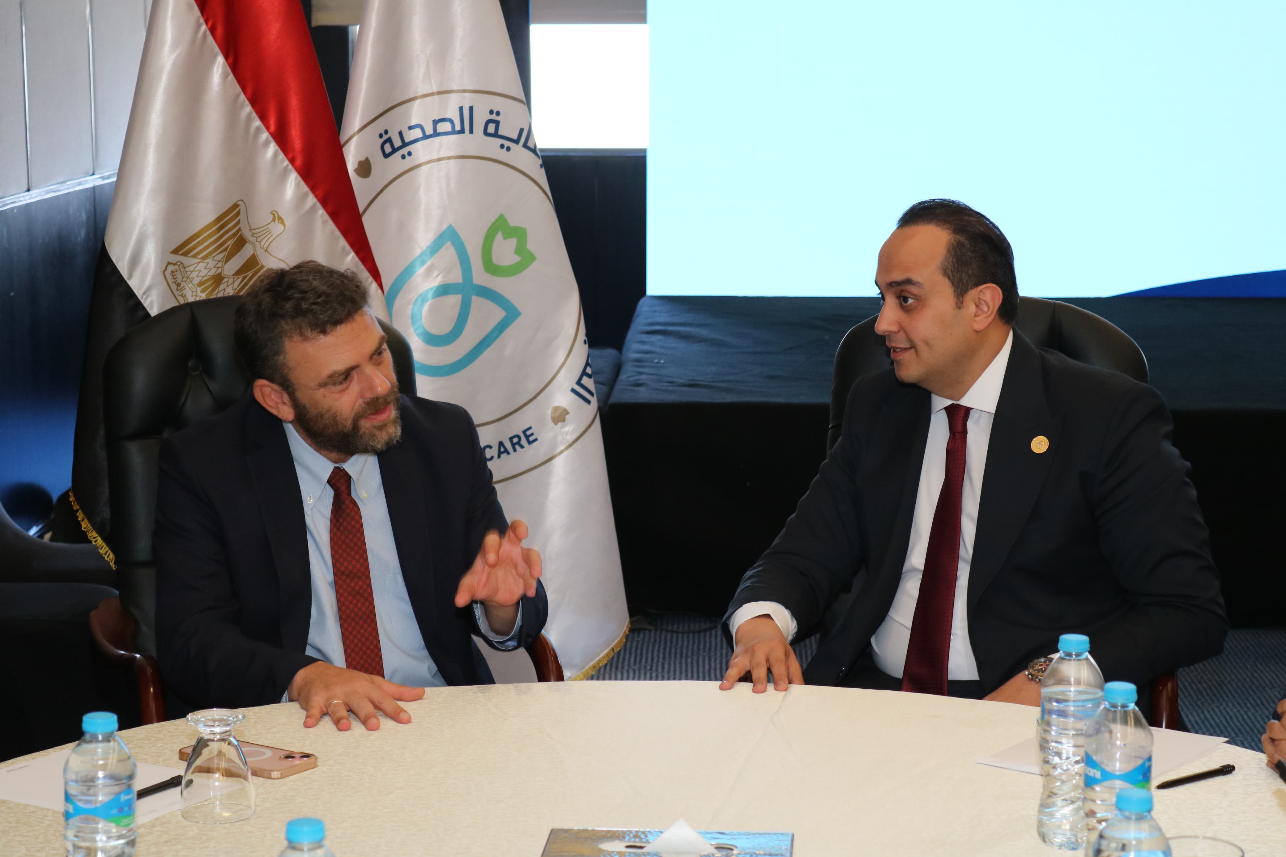 hairman of the Healthcare Authority Meets with Microsoft's Head for Europe, Middle East, and Africa, Along with Microsoft Delegation, to Discuss Collaboration in AI)