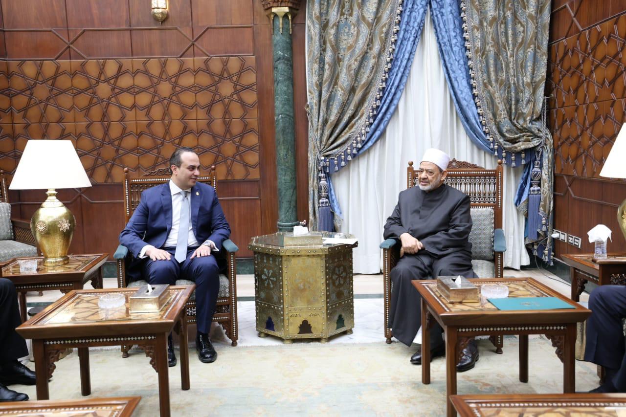 A Bilateral Cooperation Protocol Signed Between the Healthcare Authority and the Zakat and Charity House to Treat Uninsured, Underprivileged Patients)