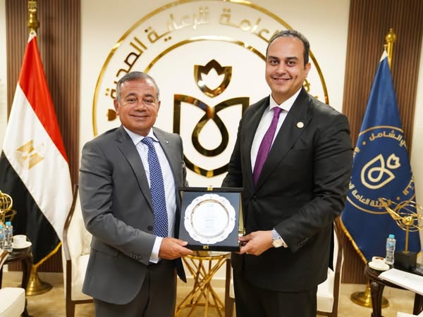بحث التعاون مع مصرف أبوظبي الإسلامي لدعم تشغيل المستشفى الافتراضي ومركز البيانات الصحية وعلوم الذكاء الاصطناعي)