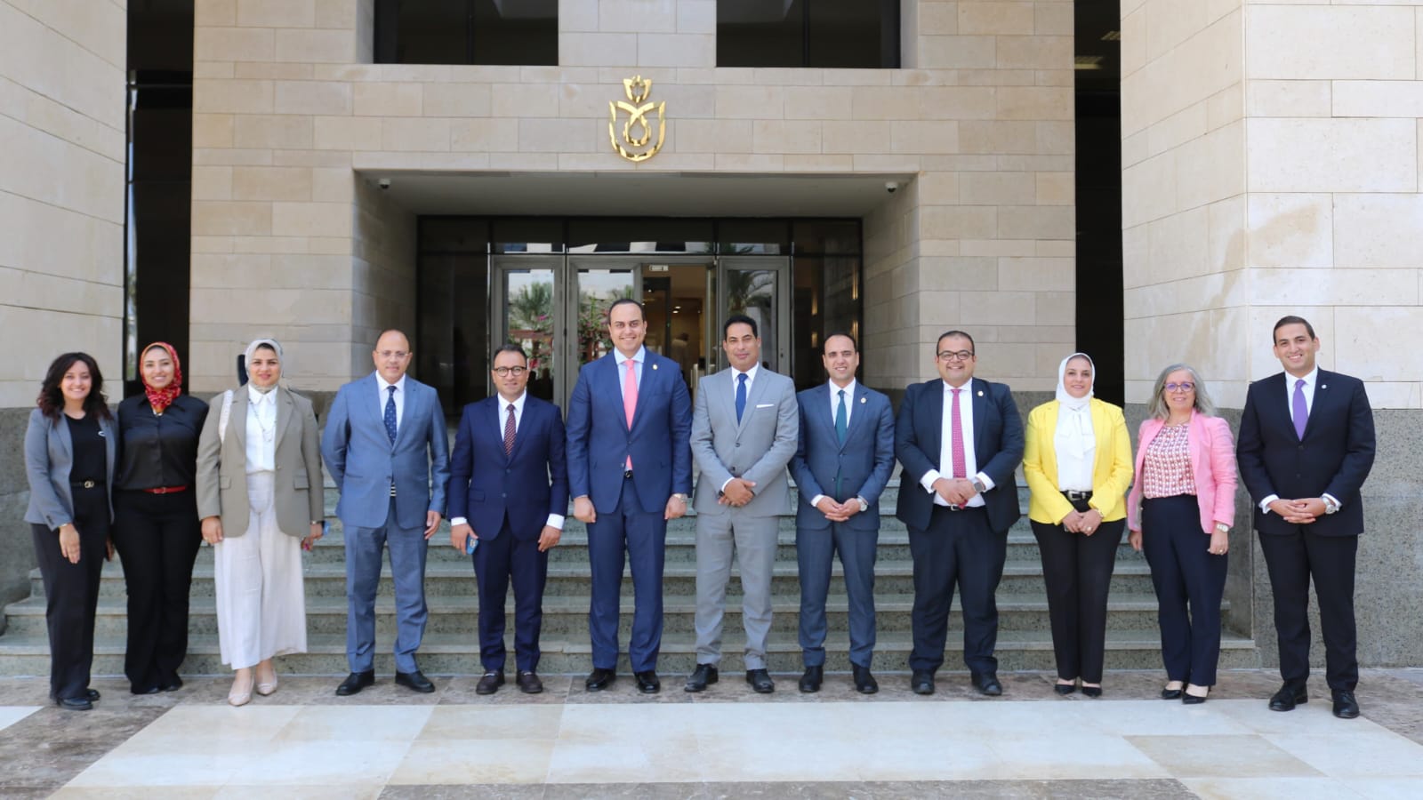 The EHA Chairman met with the Regional Director of Saudi German Hospitals in Egypt and Africa to discuss ways to enhance cooperation between the public and private sectors)