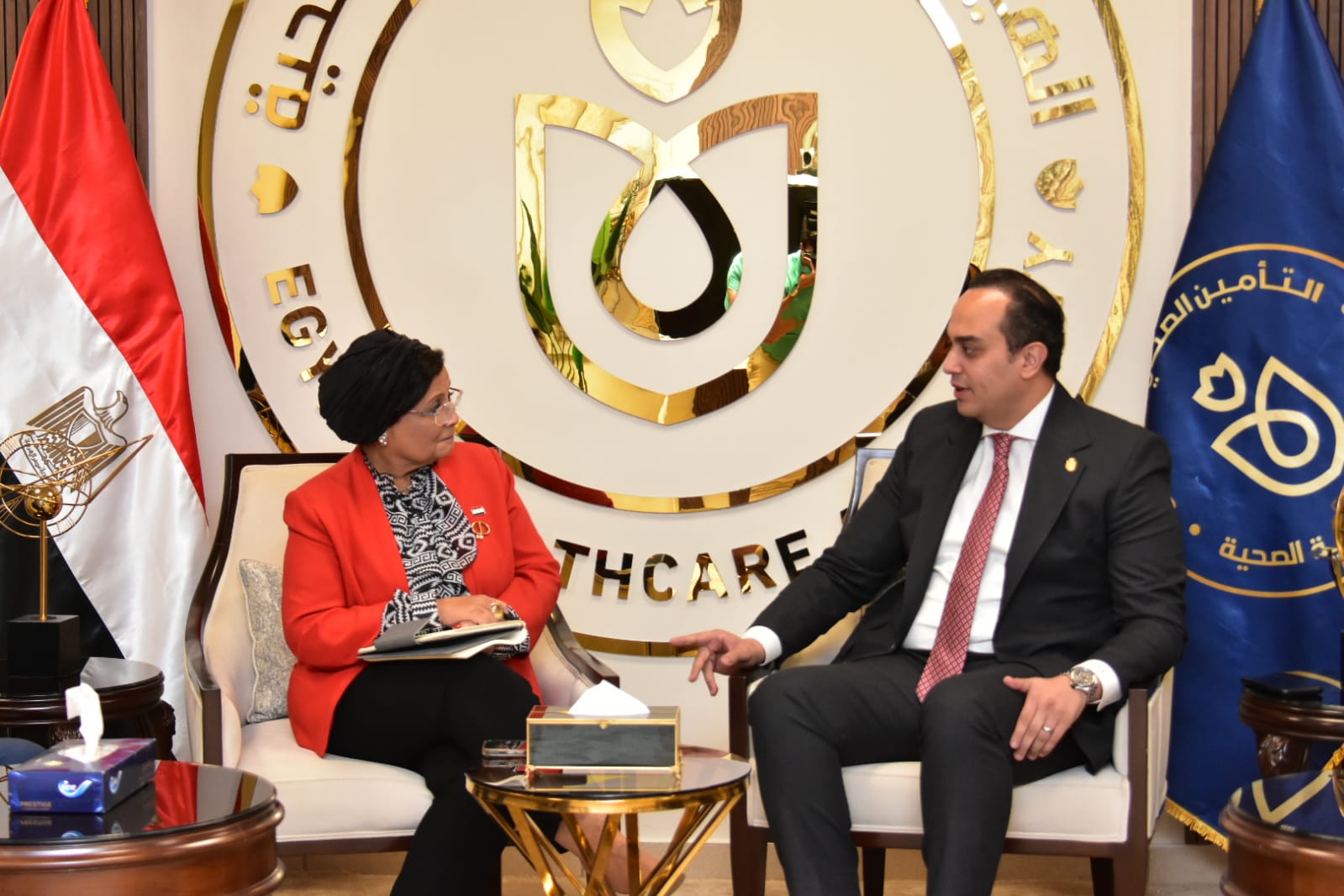 اجتماع مع نائب وزير الصحة لشئون السكان وتنمية الأسرة المصرية)
